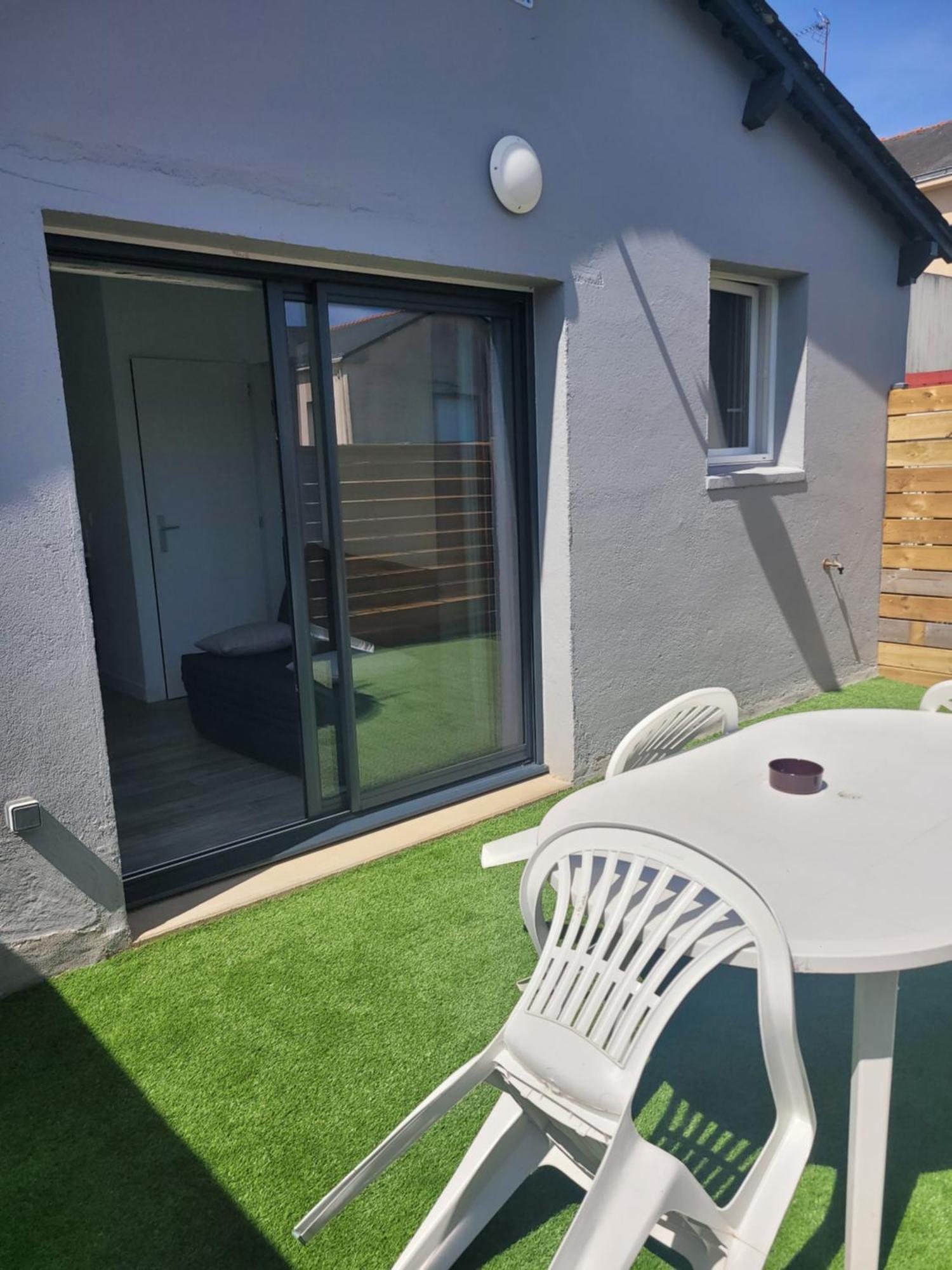 Le Studio Saint-Pierre-Montlimart Экстерьер фото