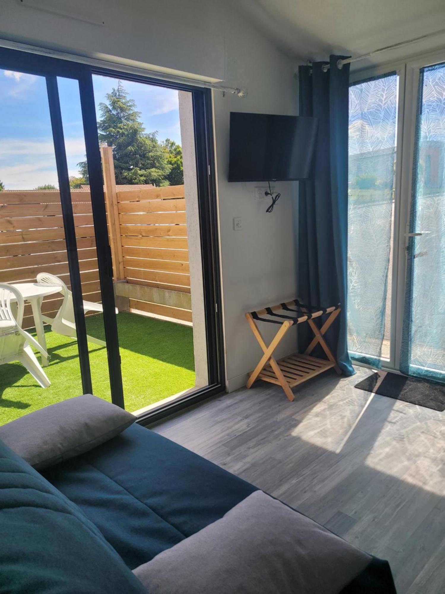 Le Studio Saint-Pierre-Montlimart Экстерьер фото