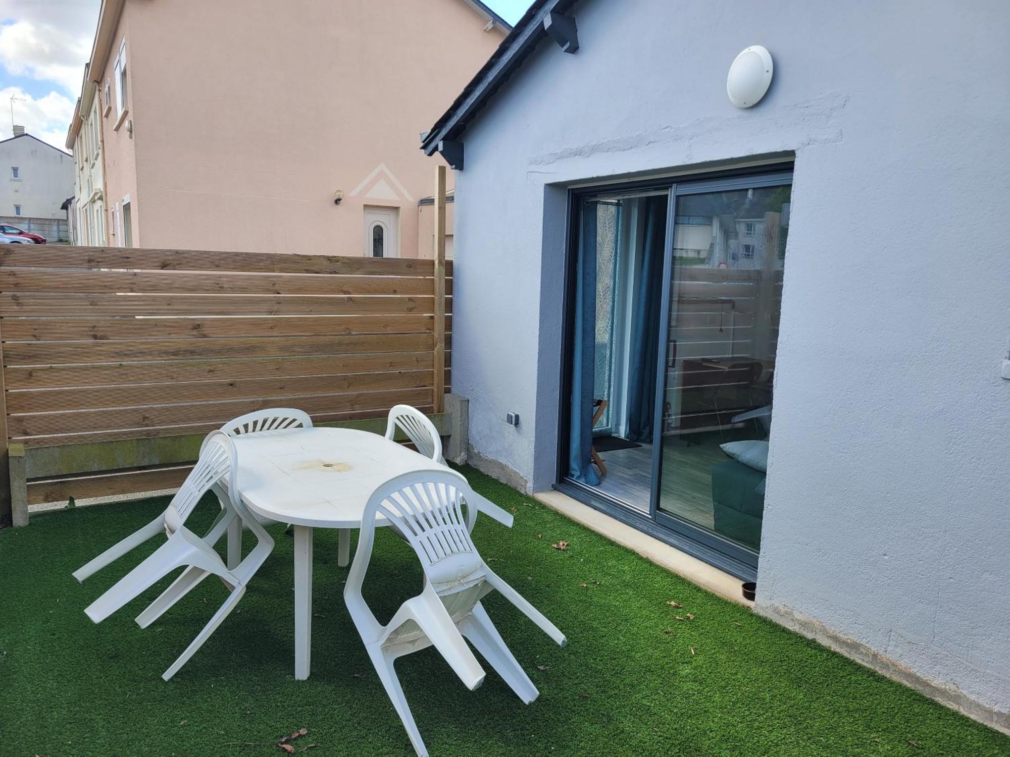 Le Studio Saint-Pierre-Montlimart Экстерьер фото
